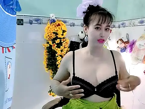 Snapshot of emgaixinhngoan chatting on October 2025 03:45:01 AM emgaixinhngoan online show from October 2025 03:45:01 AM