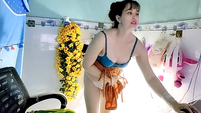 Snapshot of emgaixinhngoan chatting on October 2025 04:03:02 PM emgaixinhngoan online show from October 2025 04:03:02 PM