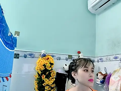 Snapshot of emgaixinhngoan chatting on October 2025 12:14:01 PM emgaixinhngoan online show from October 2025 12:14:01 PM