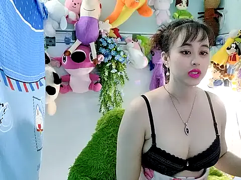 Snapshot of emgaixinhngoan chatting on October 2025 12:50:01 PM emgaixinhngoan online show from October 2025 12:50:01 PM