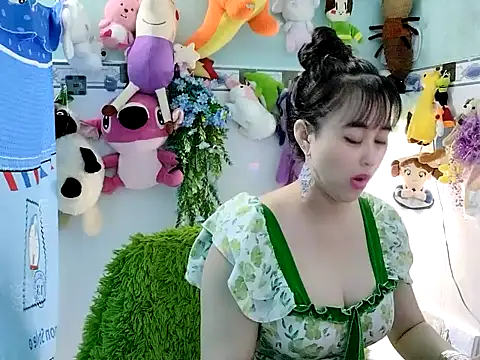 Snapshot of emgaixinhngoan chatting on October 2025 12:39:02 PM emgaixinhngoan online show from October 2025 12:39:02 PM