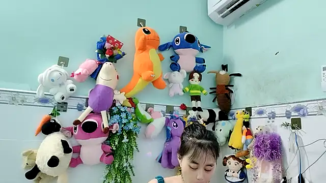 Snapshot of emgaixinhngoan chatting on October 2025 06:17:01 AM emgaixinhngoan online show from October 2025 06:17:01 AM