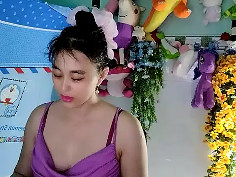 Snapshot of emgaixinhngoan chatting on November 2025 04:14:01 AM emgaixinhngoan online show from November 2025 04:14:01 AM