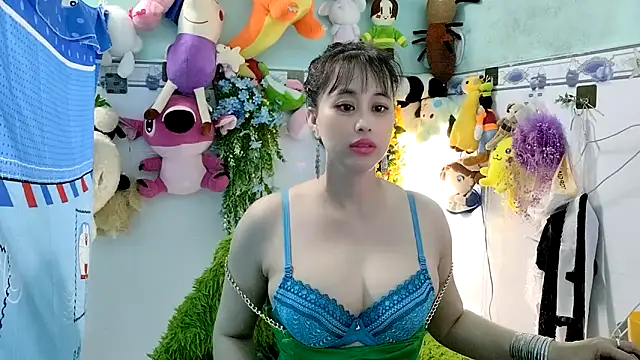 Snapshot of emgaixinhngoan chatting on November 2025 01:00:01 PM emgaixinhngoan online show from November 2025 01:00:01 PM