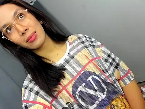 Snapshot of lucyshanex chatting on November 2025 04:34:02 AM lucyshanex online show from November 2025 04:34:02 AM