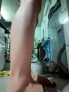 Snapshot of Du-Uyen chatting on November 2025 01:16:02 AM Du-Uyen online show from November 2025 01:16:02 AM