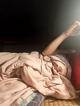 Snapshot of Du-Uyen chatting on November 2025 01:36:01 AM Du-Uyen online show from November 2025 01:36:01 AM