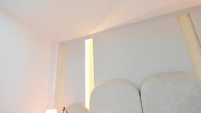 Snapshot of SalomeeBell chatting on October 2025 09:14:02 PM SalomeeBell online show from October 2025 09:14:02 PM