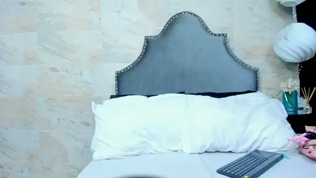 abigail silver  online show from September 2025 12:38:02 PM