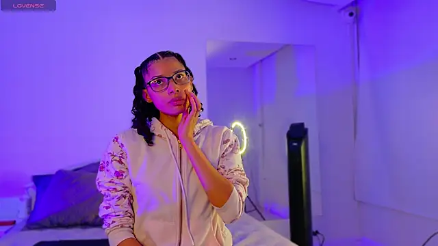 Snapshot of BeccaReedd chatting on October 2025 01:38:01 AM BeccaReedd online show from October 2025 01:38:01 AM