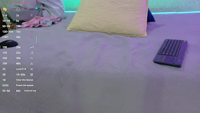 Snapshot of BeccaReedd chatting on October 2025 11:12:02 AM BeccaReedd online show from October 2025 11:12:02 AM