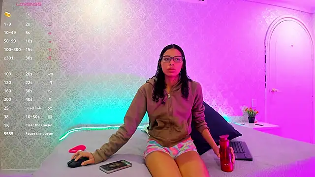 Snapshot of BeccaReedd chatting on November 2025 11:10:01 AM BeccaReedd online show from November 2025 11:10:01 AM