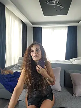 Snapshot of evasweett__ chatting on October 2025 06:39:02 PM evasweett online show from October 2025 06:39:02 PM