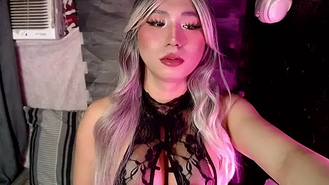 Snapshot of UrhotlucyTS chatting on October 2025 08:24:02 AM UrhotlucyTS online show from October 2025 08:24:02 AM