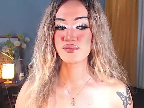 Snapshot of AleinaCroft chatting on November 2025 01:48:01 AM AleinaCroft online show from November 2025 01:48:01 AM