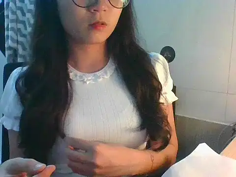 Linzly online show from October 2025 04:39:01 PM