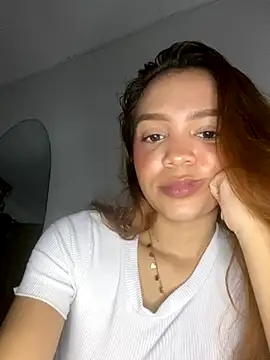 Snapshot of Cloudisis chatting on November 2025 08:26:02 AM Cloudisis online show from November 2025 08:26:02 AM