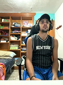 Snapshot of aavrdvh33 chatting on October 2025 09:45:01 PM aavrdvh33 online show from October 2025 09:45:01 PM