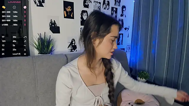 Snapshot of lovelyalivia chatting on October 2025 09:17:01 AM lovelyalivia online show from October 2025 09:17:01 AM