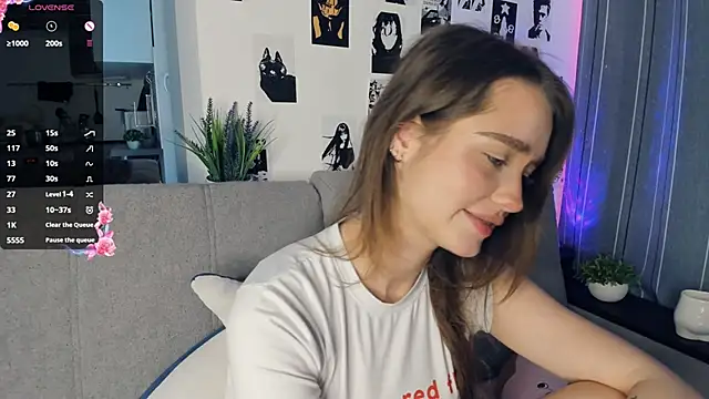 Snapshot of lovelyalivia chatting on October 2025 09:15:01 AM lovelyalivia online show from October 2025 09:15:01 AM