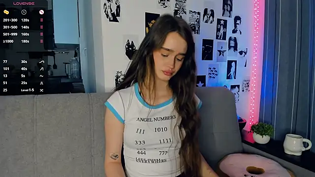 Snapshot of lovelyalivia chatting on November 2025 09:55:02 AM lovelyalivia online show from November 2025 09:55:02 AM