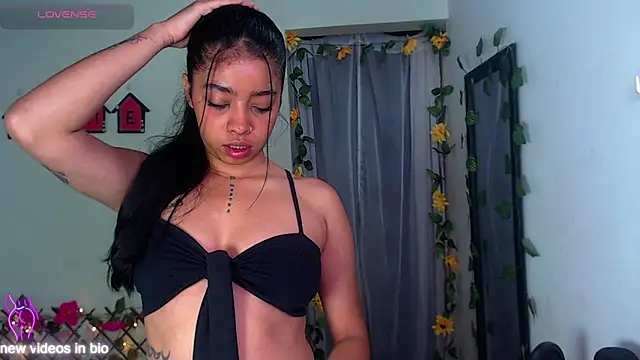 Snapshot of Angie_Lee01 chatting on October 2025 11:53:02 AM Angie Lee01 online show from October 2025 11:53:02 AM