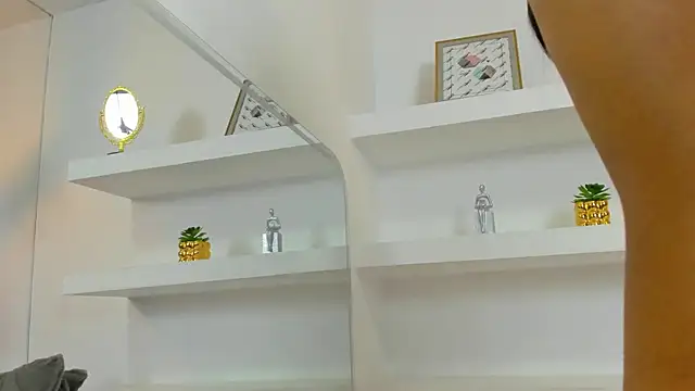 IsabellaMonet online show from October 2025 07:11:01 PM