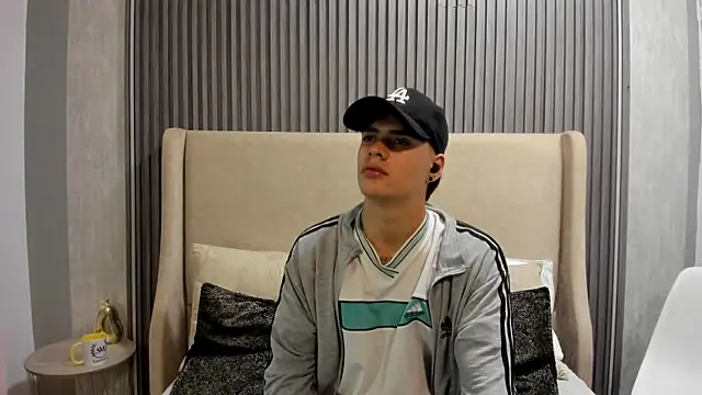 BenitoSaenz online show from October 2025 03:42:01 AM