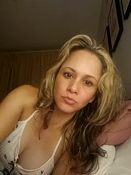 Snapshot of Miasiren chatting on October 2025 07:29:01 AM Miasiren online show from October 2025 07:29:01 AM