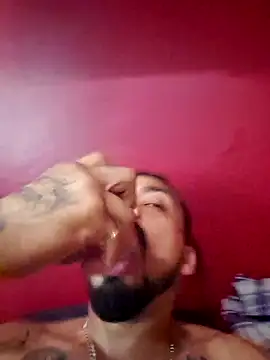 Snapshot of Cnutt310 chatting on October 2025 10:51:01 PM Cnutt310 online show from October 2025 10:51:01 PM