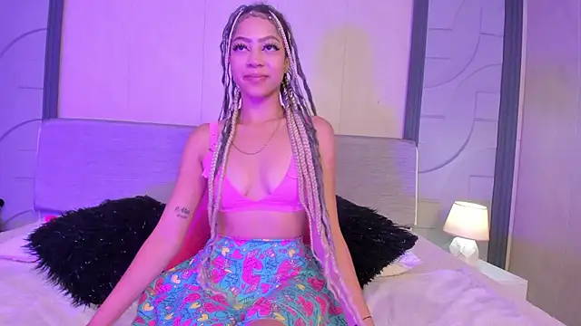 Snapshot of JenniferHills chatting on November 2025 12:01:02 AM JenniferHills online show from November 2025 12:01:02 AM