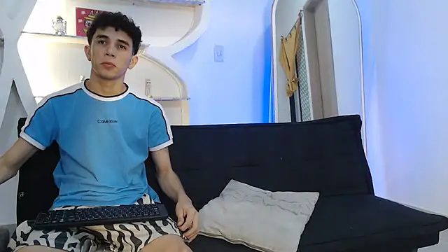 Snapshot of RED_EMPIRE chatting on October 2025 01:46:01 AM RED EMPIRE online show from October 2025 01:46:01 AM