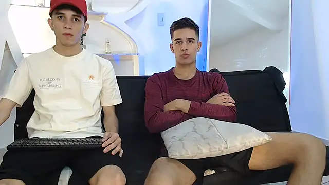 Snapshot of RED_EMPIRE chatting on October 2025 04:27:01 AM RED EMPIRE online show from October 2025 04:27:01 AM