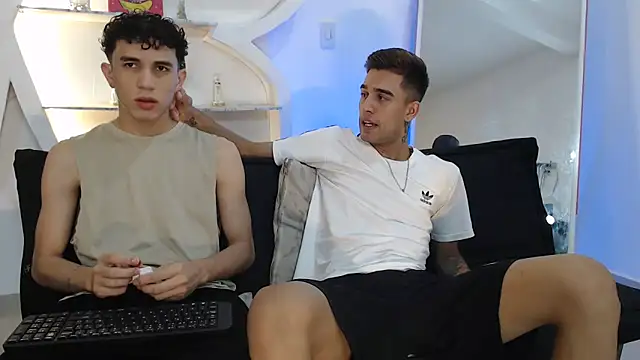 Snapshot of RED_EMPIRE chatting on November 2025 01:41:01 AM RED EMPIRE online show from November 2025 01:41:01 AM