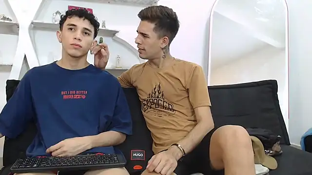 Snapshot of RED_EMPIRE chatting on November 2025 01:27:01 AM RED EMPIRE online show from November 2025 01:27:01 AM