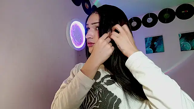 meghan devil  online show from November 2025 07:08:02 AM