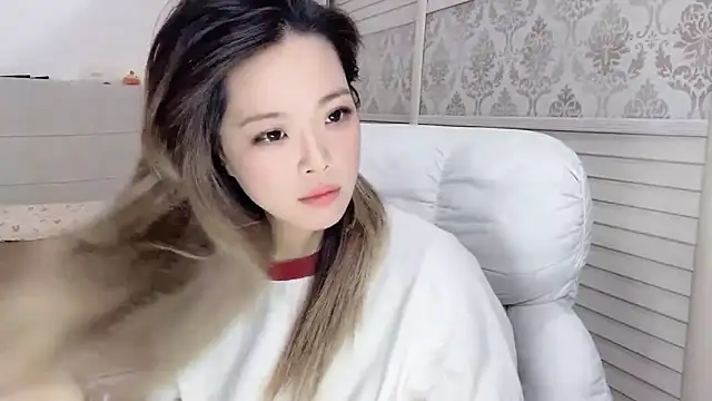 Snapshot of Holiland chatting on October 2025 01:17:01 AM Holiland online show from October 2025 01:17:01 AM