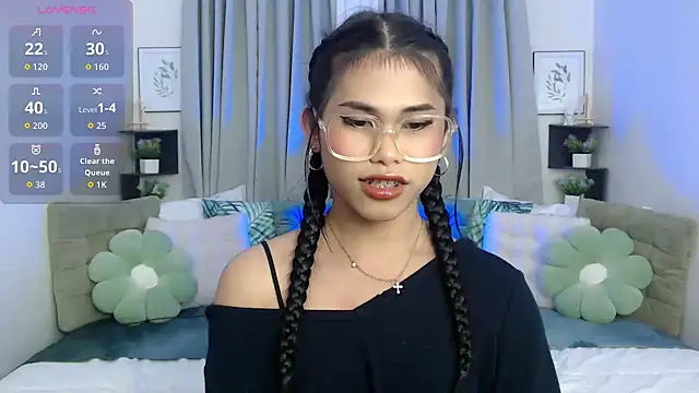 Snapshot of PrettyBlythes_TS chatting on October 2025 12:31:01 PM PrettyBlythes TS online show from October 2025 12:31:01 PM