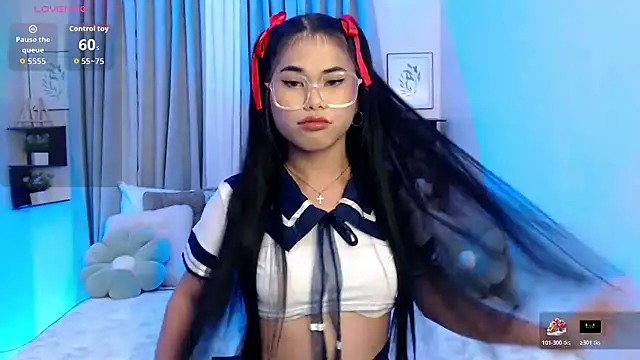 Snapshot of PrettyBlythes_TS chatting on November 2025 12:16:01 PM PrettyBlythes TS online show from November 2025 12:16:01 PM