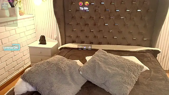 sidneylove  online show from September 2025 02:32:01 PM