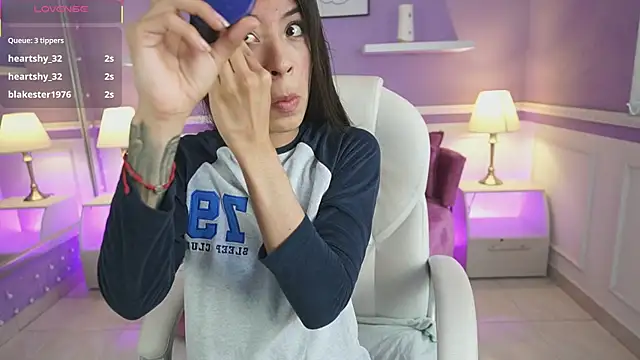 NicoleCrawft online show from October 2025 07:33:02 PM