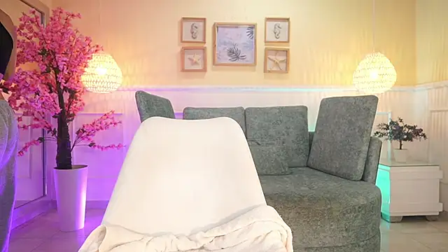 NicoleCrawft online show from November 2025 07:03:01 PM