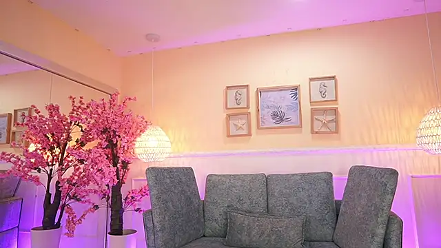 NicoleCrawft online show from November 2025 07:36:01 PM