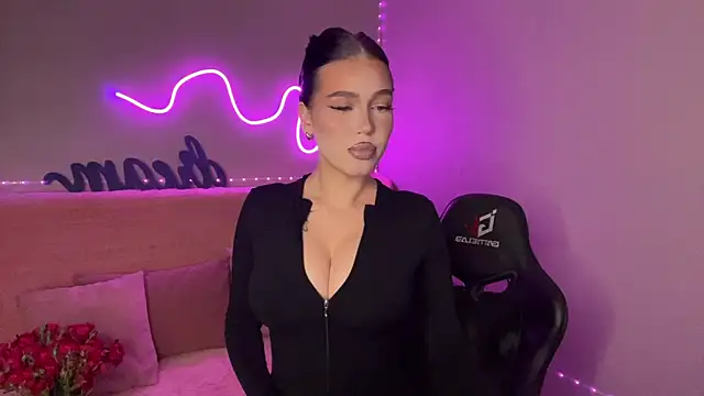 Snapshot of mistress_of_hearts chatting on November 2025 08:32:01 PM mistress of hearts online show from November 2025 08:32:01 PM