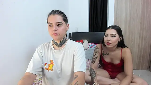 Snapshot of aria_and_tammy chatting on November 2025 03:51:01 AM aria and tammy online show from November 2025 03:51:01 AM