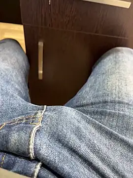 Snapshot of Cruel00 chatting on October 2025 09:53:02 AM Cruel00 online show from October 2025 09:53:02 AM