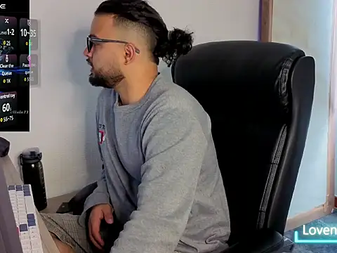 Ernesto-Rodriguez82 online show from September 2025 03:38:02 PM