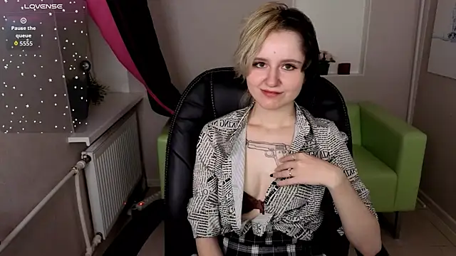 girl next doorr online show from October 2025 01:09:02 PM