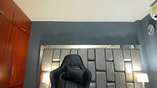 Cata Joness online show from October 2025 10:28:02 AM