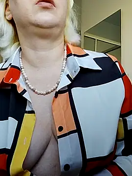 VikaKing online show from November 2025 10:47:02 AM